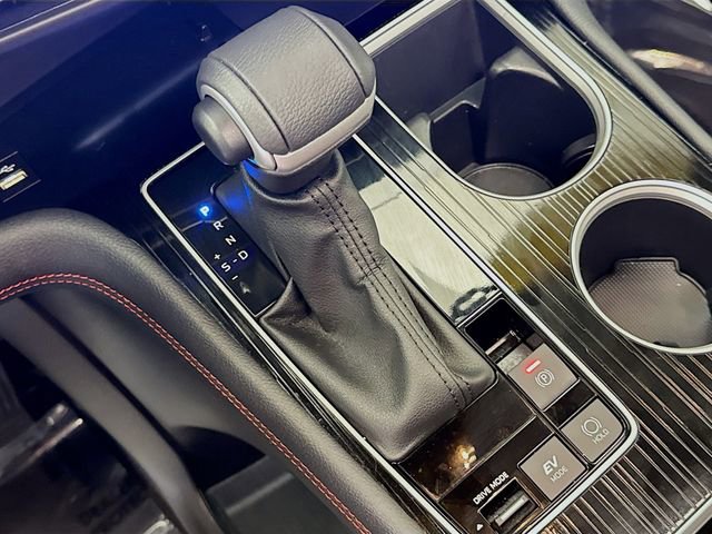 Used 2025 Toyota Sienna XSE w/ XSE Plus Package image 17