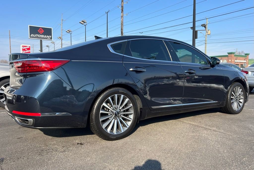 Used 2017 Kia Cadenza Premium w/ Luxury Package image 8