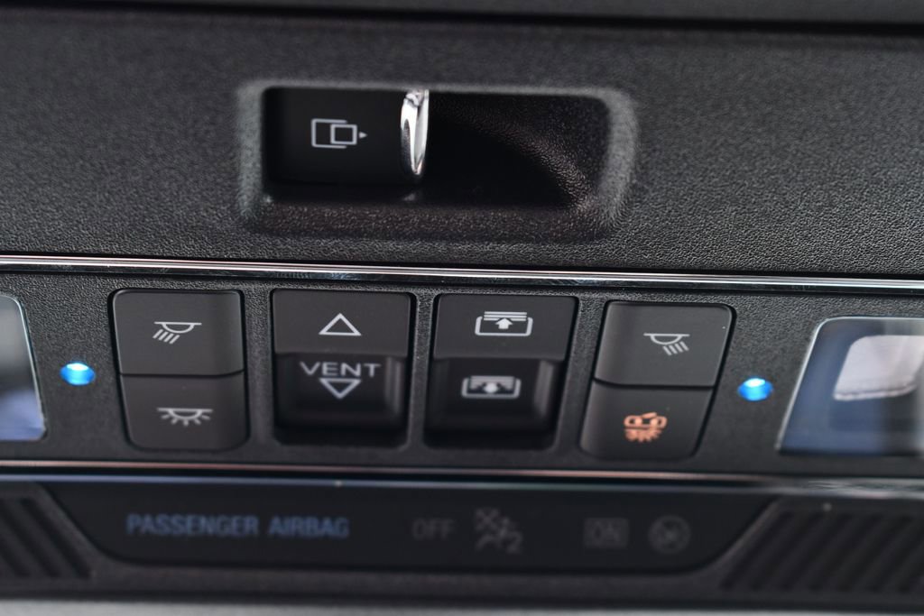 Used 2025 Ford F150 Lightning Platinum AWD/4WD image 36