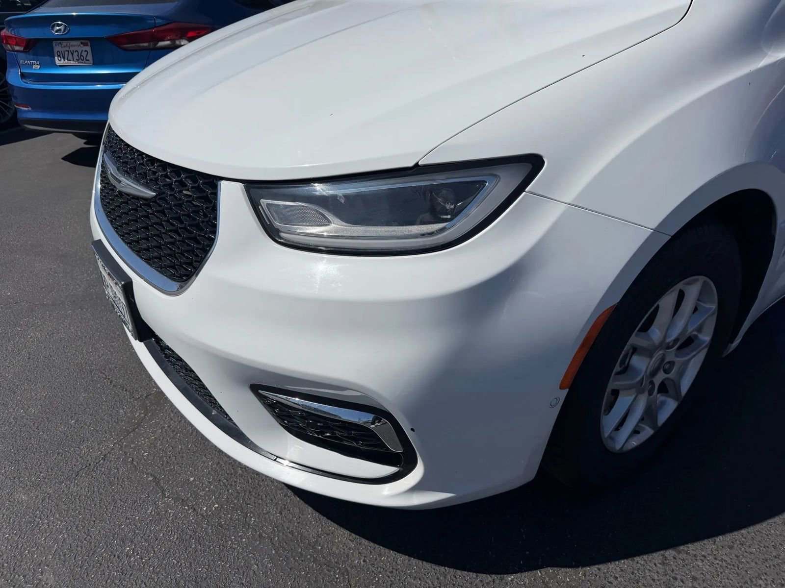 Used 2021 Chrysler Pacifica Touring-L w/ Premium & Safety Sphere Group image 4