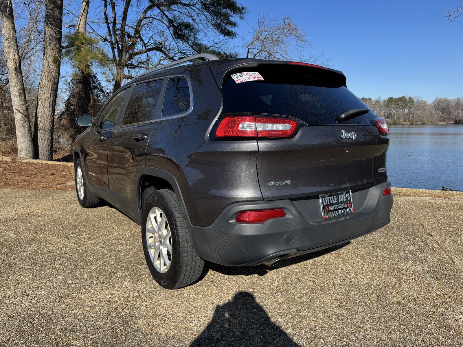 Used 2016 Jeep Cherokee Latitude w/ Cold Weather Group image 8