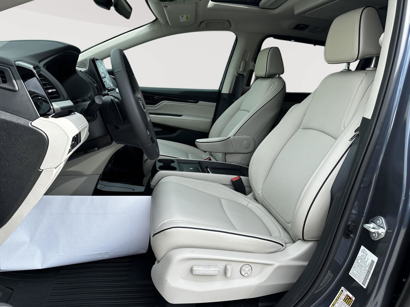 Certified 2026 Honda Odyssey Touring image 7