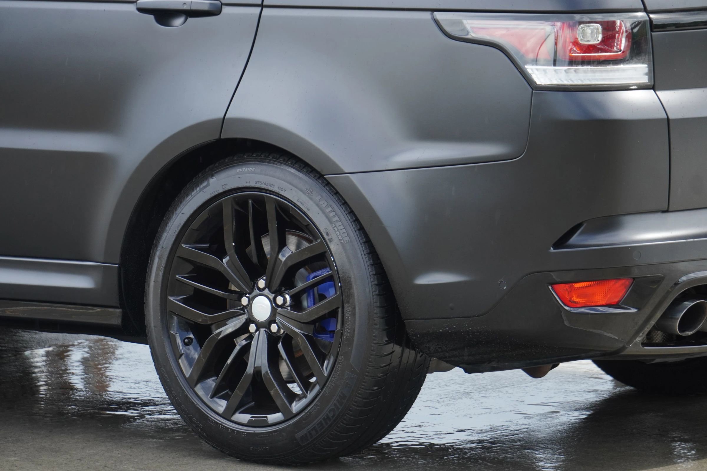 Used 2017 Land Rover Range Rover Sport SVR image 27