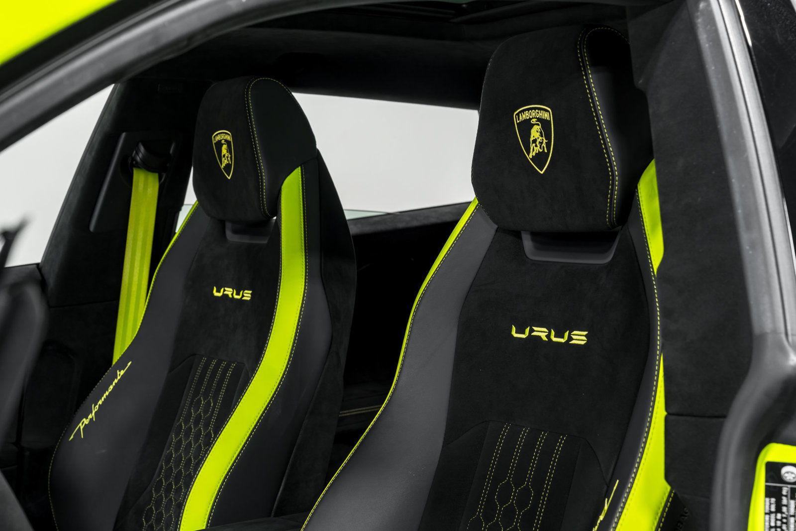 Used 2024 Lamborghini Urus Performante AWD/4WD image 20