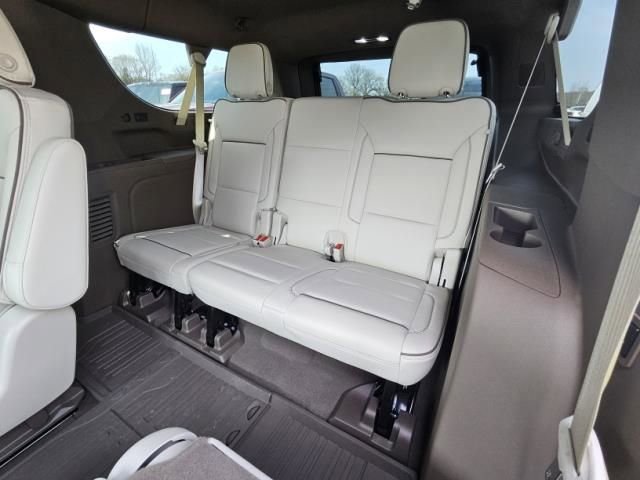 Used 2025 GMC Yukon XL Denali w/ Denali Reserve Package image 7