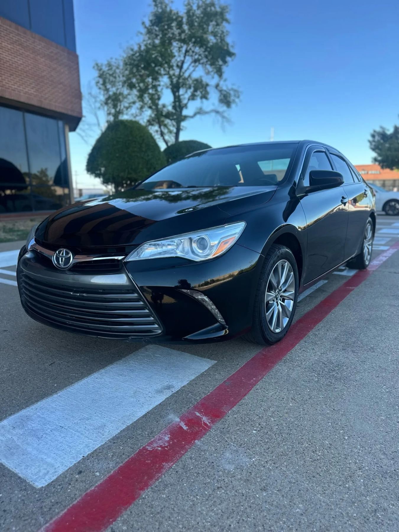 Used 2017 Toyota Camry XLE w/ Moonroof Package image 11