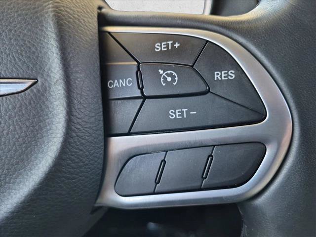 Used 2017 Chrysler 300 Limited RWD image 30