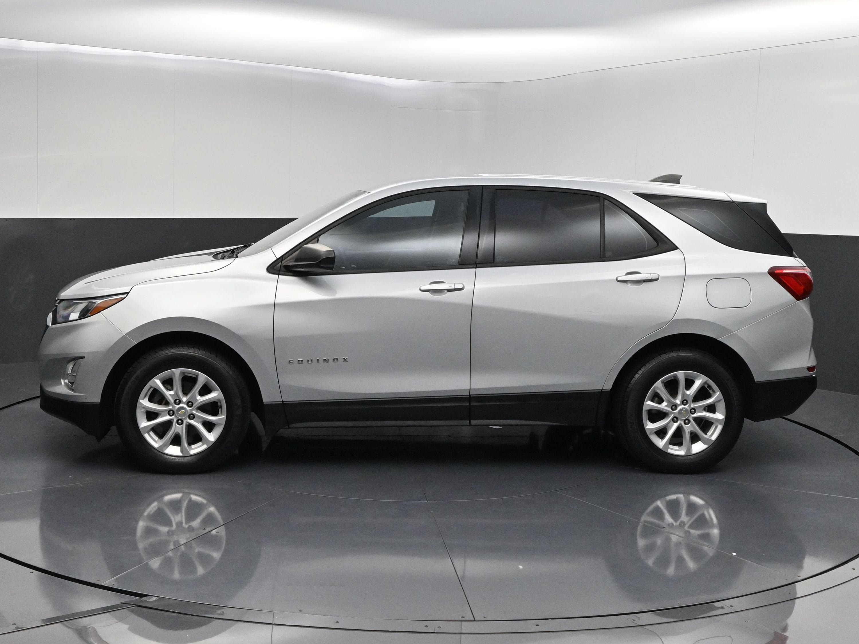 Used 2018 Chevrolet Equinox LS FWD image 5