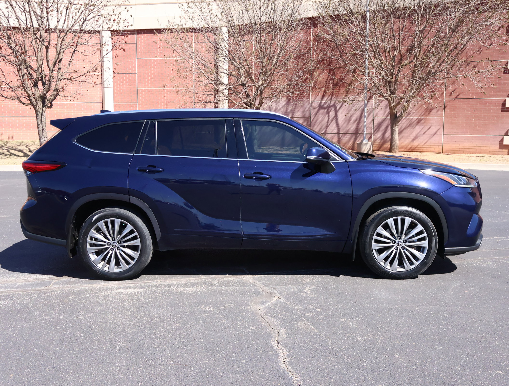 Used 2021 Toyota Highlander Platinum image 38