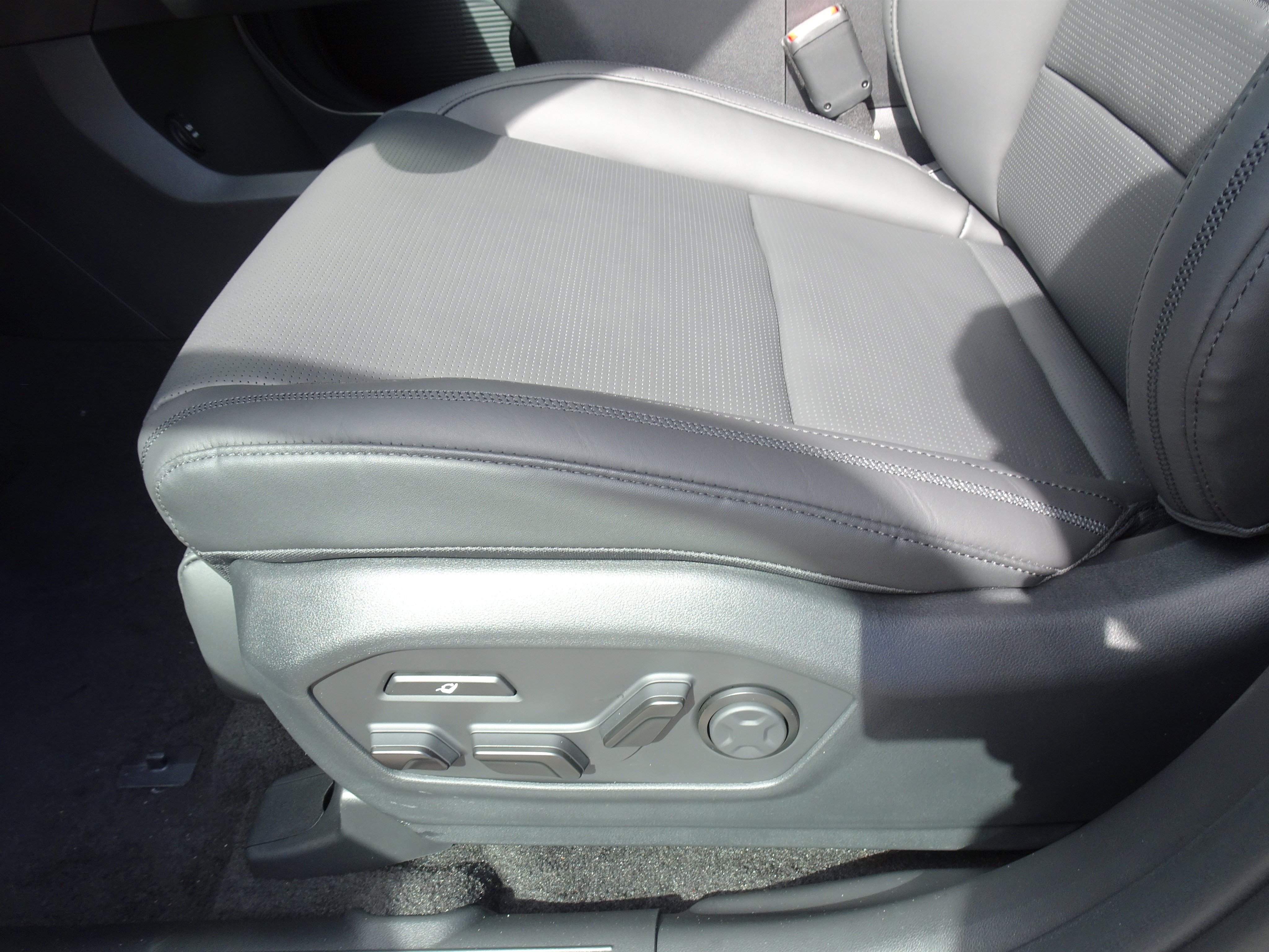 New 2026 Hyundai Santa Fe Calligraphy w/ Tow & Go Package AWD/4WD image 10