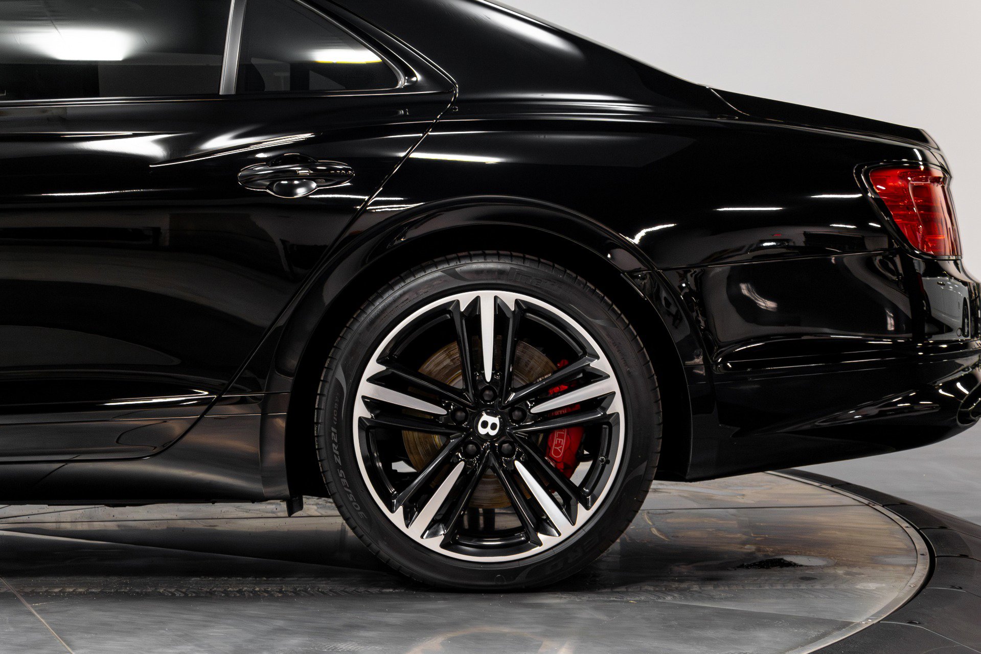 Used 2021 Bentley Flying Spur W12 image 44