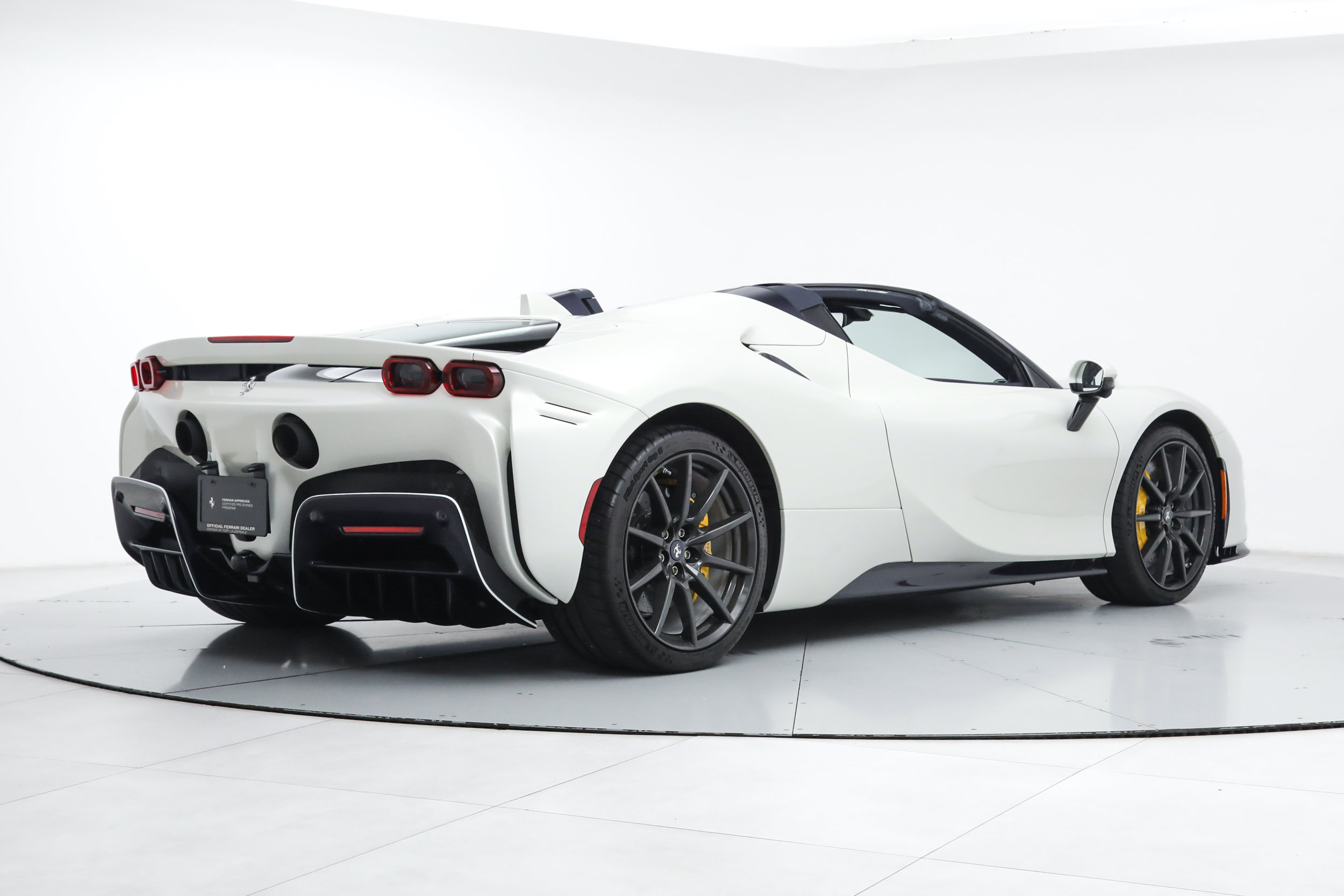 Certified 2022 Ferrari SF90 Spider AWD/4WD image 3