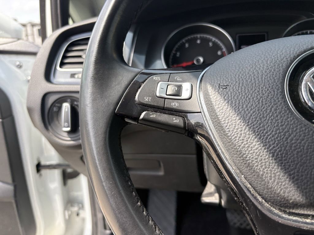 Used 2019 Volkswagen Golf SE image 16