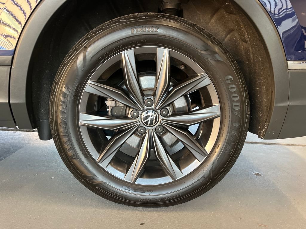 Certified 2023 Volkswagen Tiguan SE w/ Panoramic Sunroof Package image 5