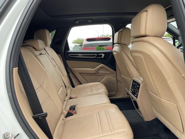Used 2021 Porsche Cayenne AWD/4WD image 26