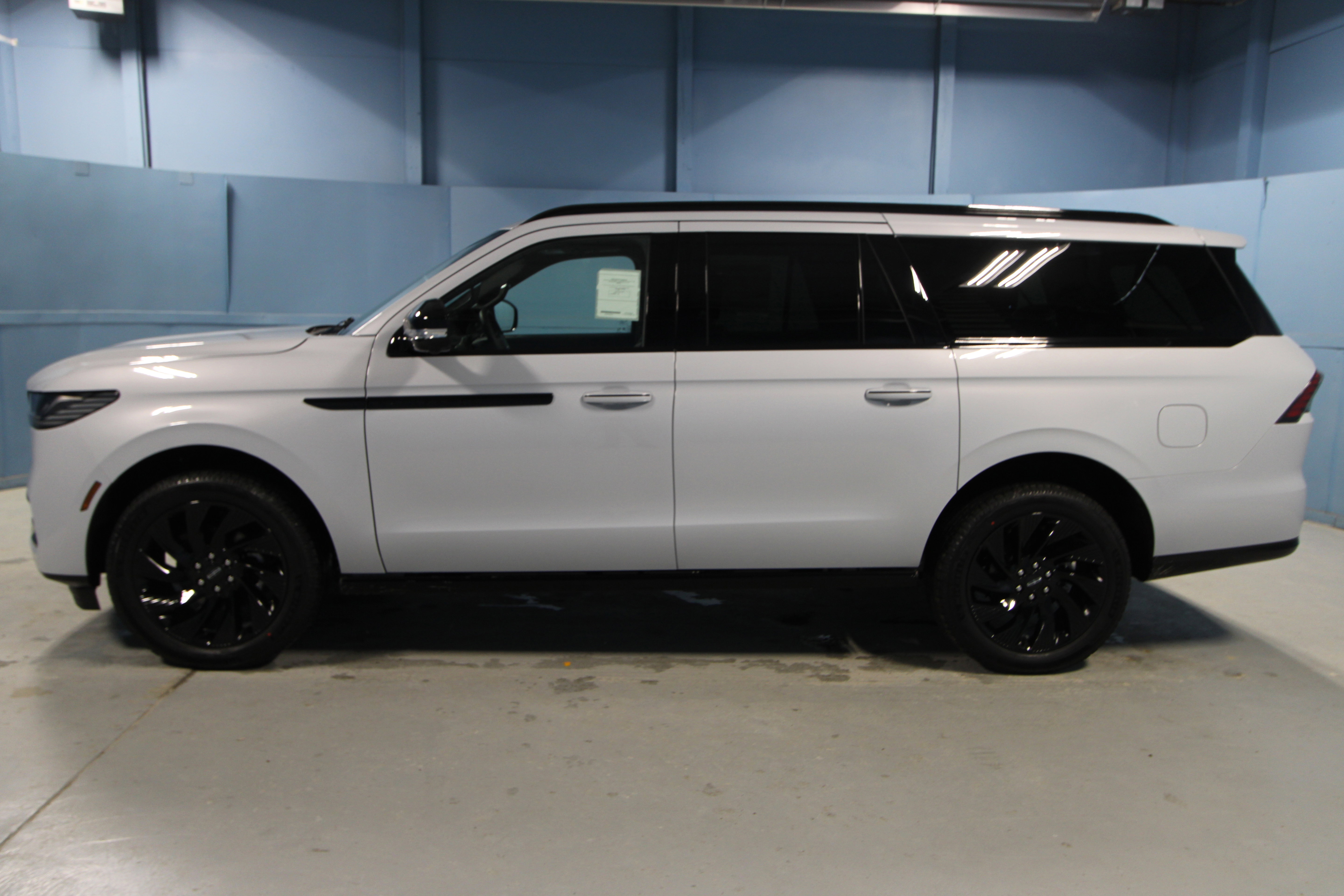 New 2026 Lincoln Navigator L Reserve w/ Jet Appearance Package image 27