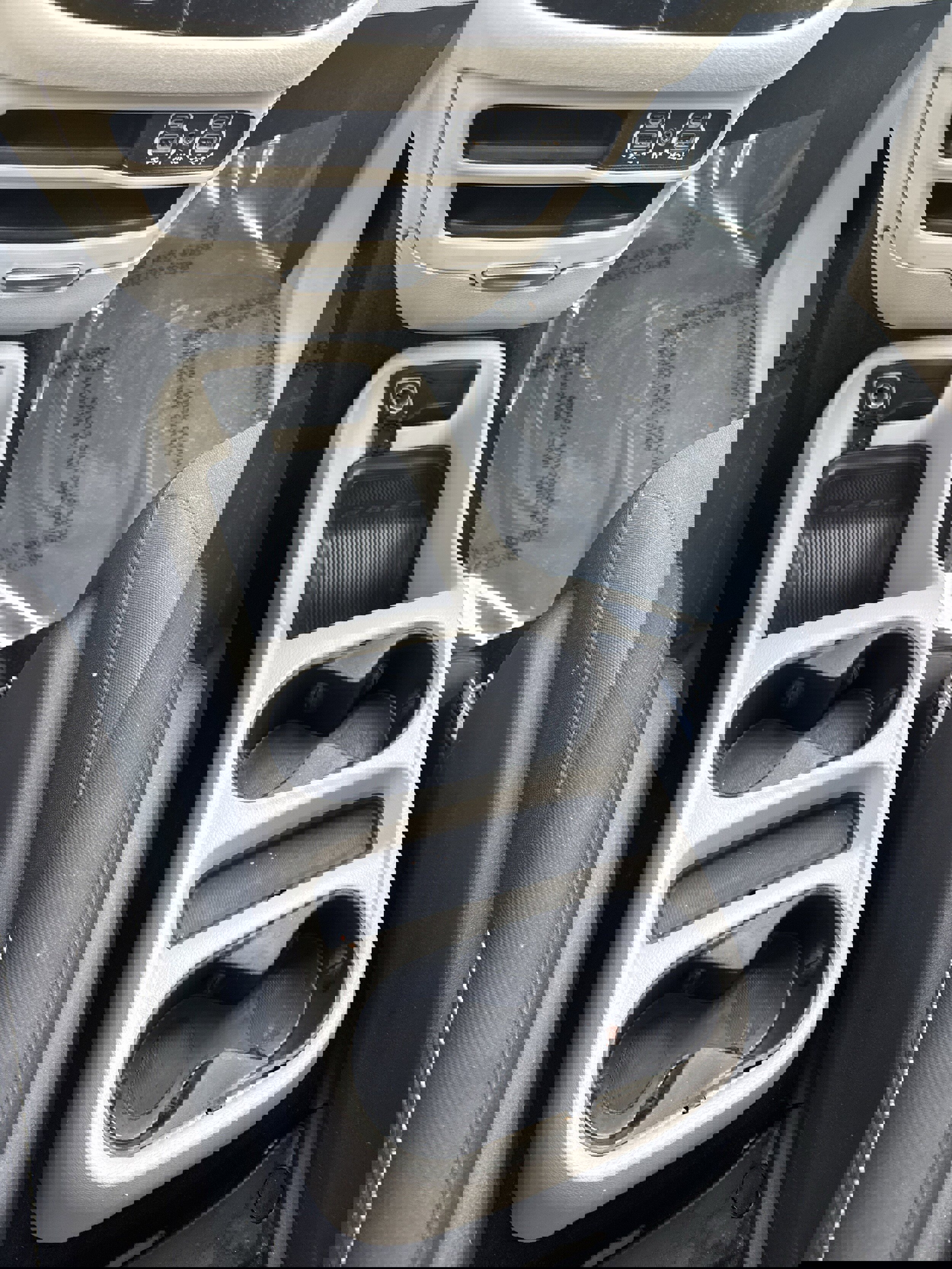 Used 2023 Chrysler Voyager LX image 19