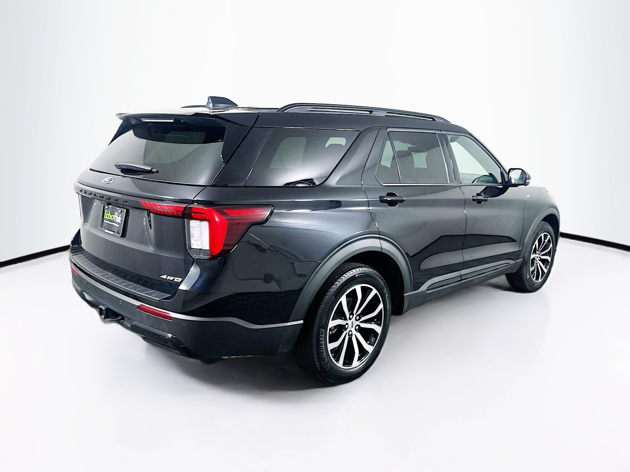 Used 2025 Ford Explorer ST-Line image 9