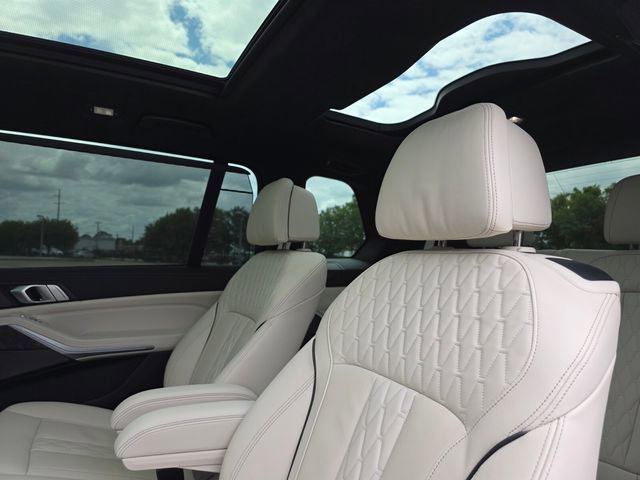 Used 2021 BMW X7 M50i image 19