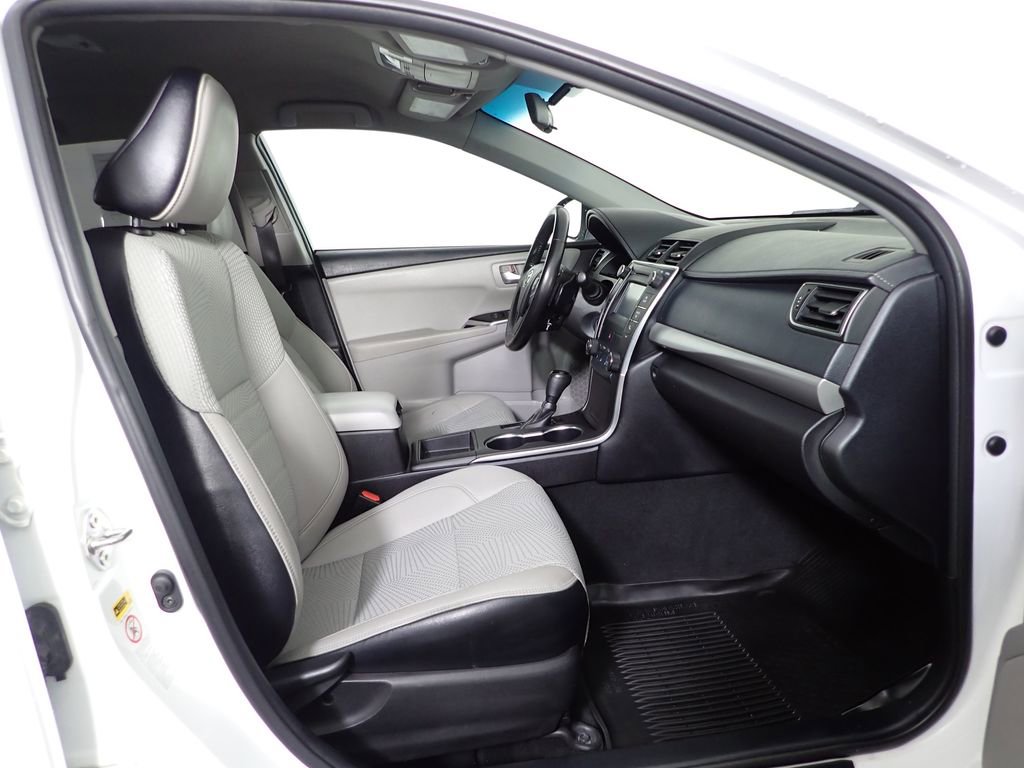 Used 2016 Toyota Camry SE image 31