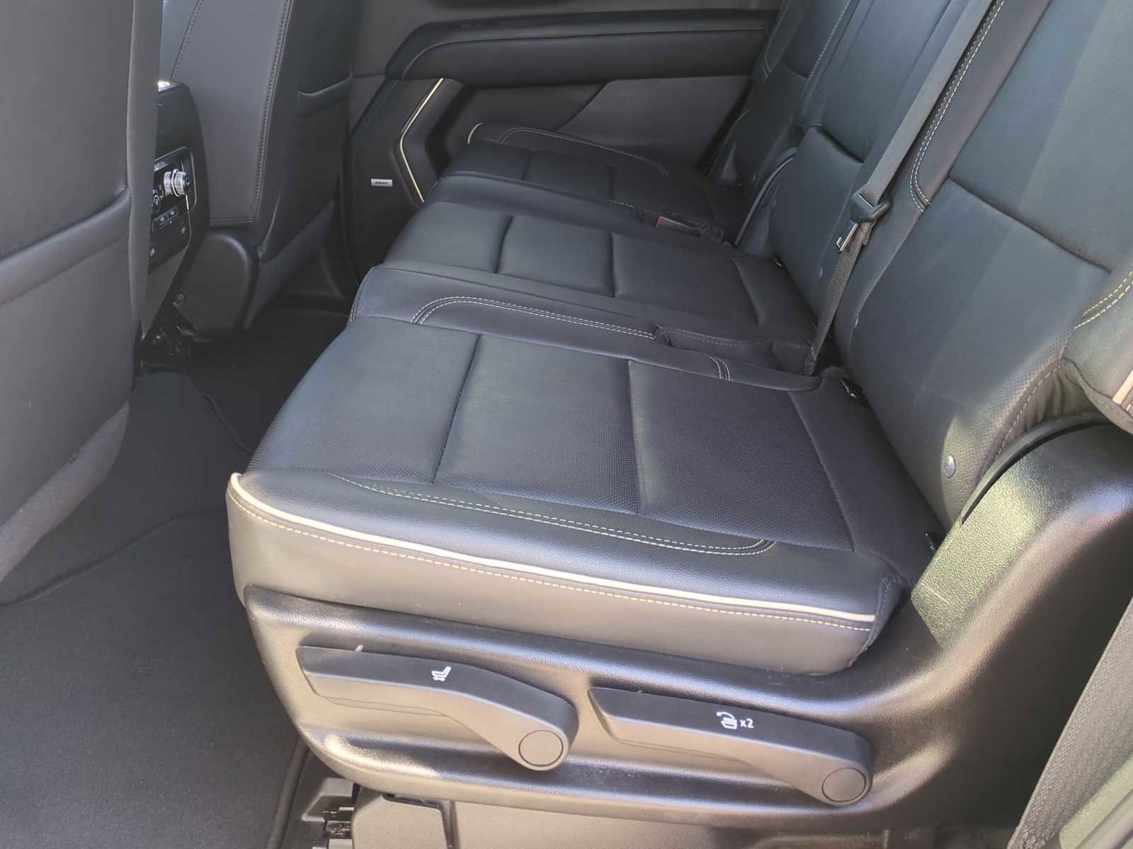 Used 2024 GMC Yukon SLT image 24