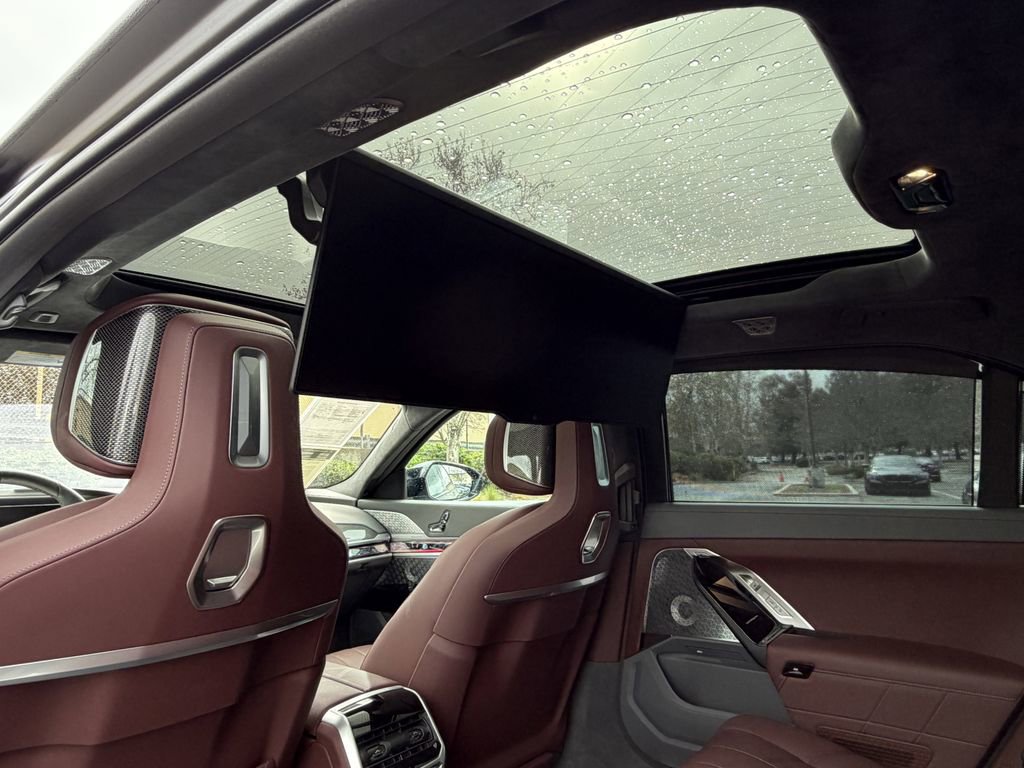 Used 2025 BMW i7 M70 image 30