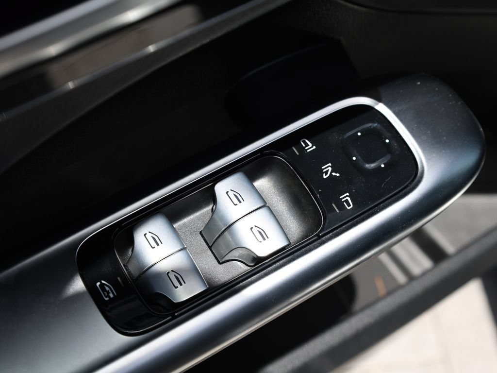Used 2025 Mercedes-Benz C 300 Sedan image 12