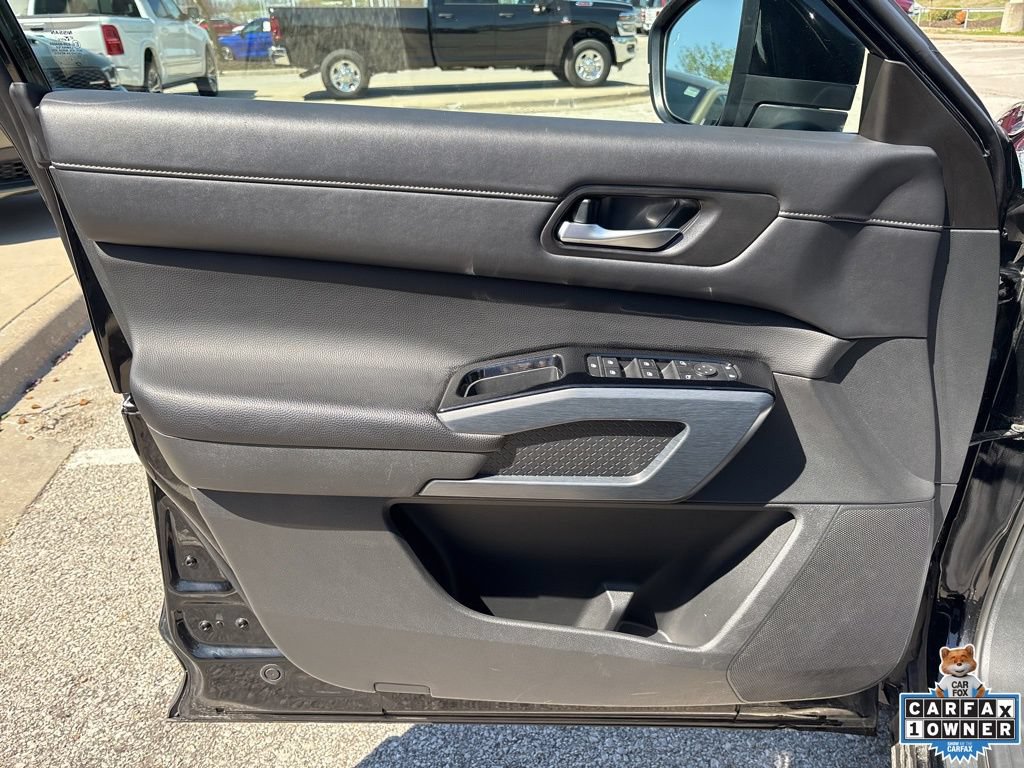 Used 2025 Nissan Pathfinder SL FWD image 57