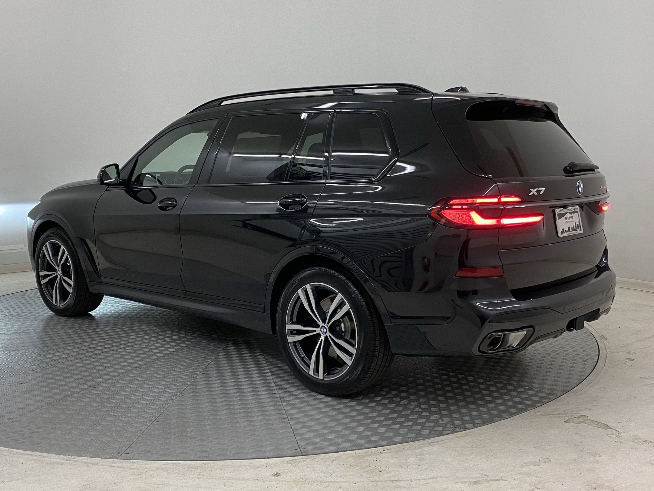 Used 2026 BMW X7 xDrive40i w/ M Sport Package image 3