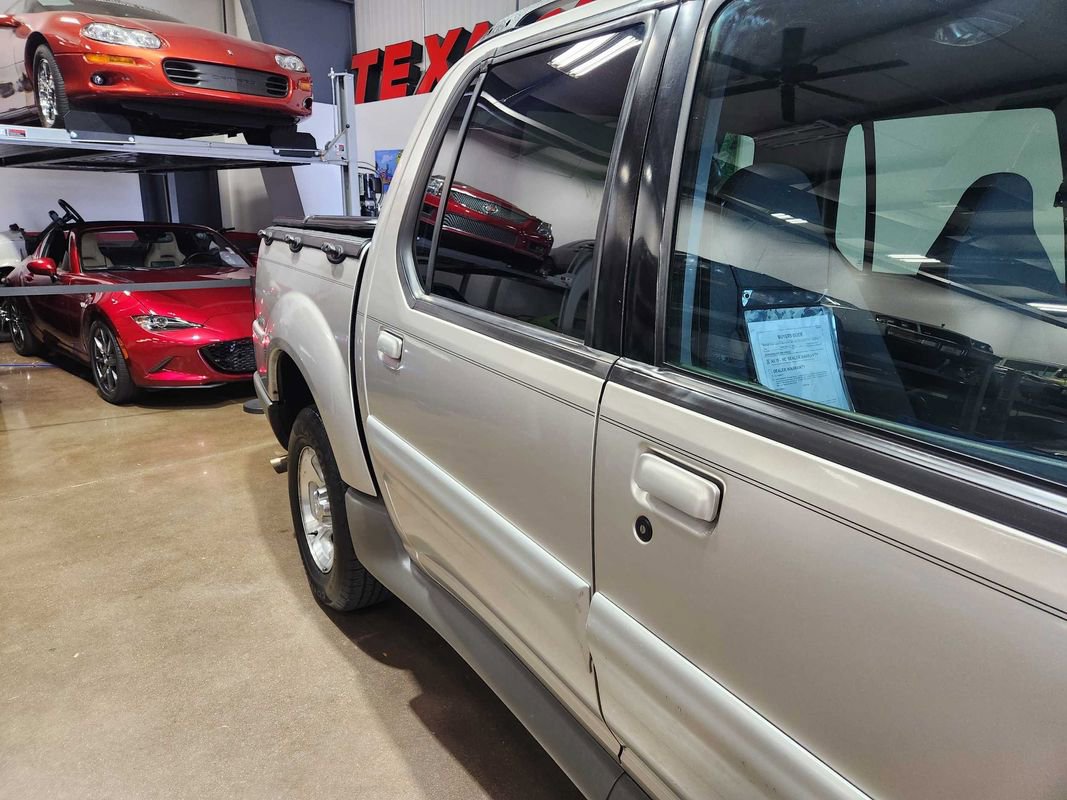 Used 2002 Ford Explorer Sport Trac 4x4 image 26