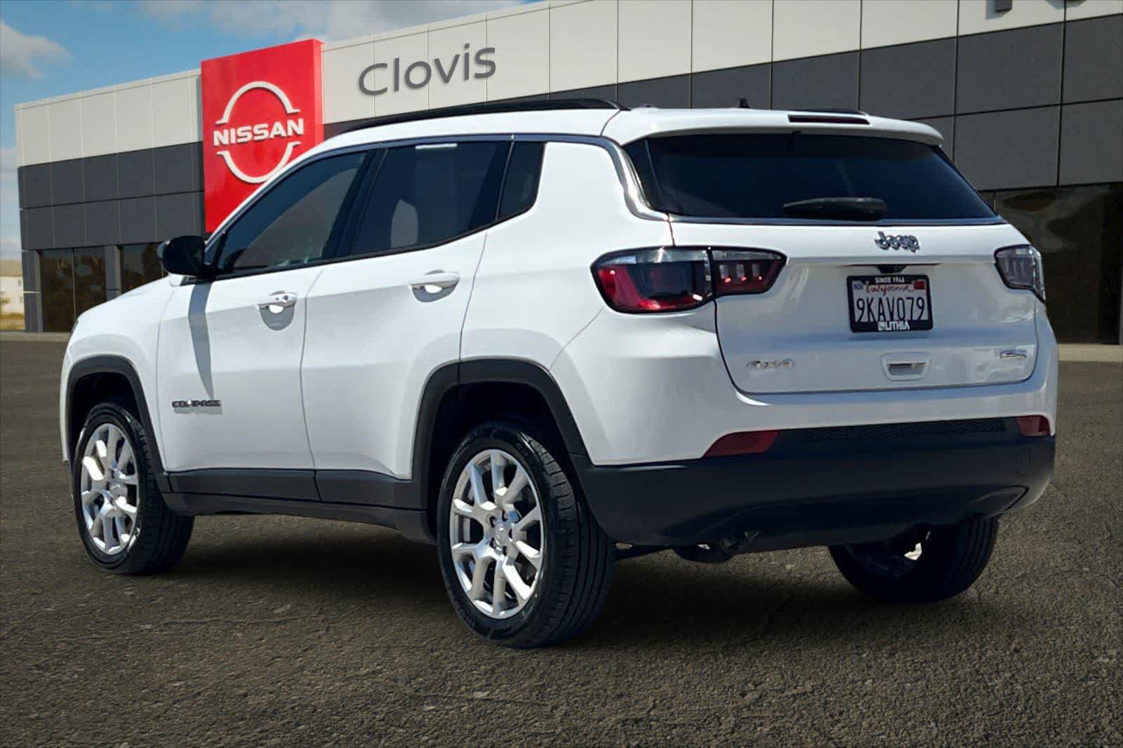 Used 2023 Jeep Compass Latitude AWD/4WD image 7