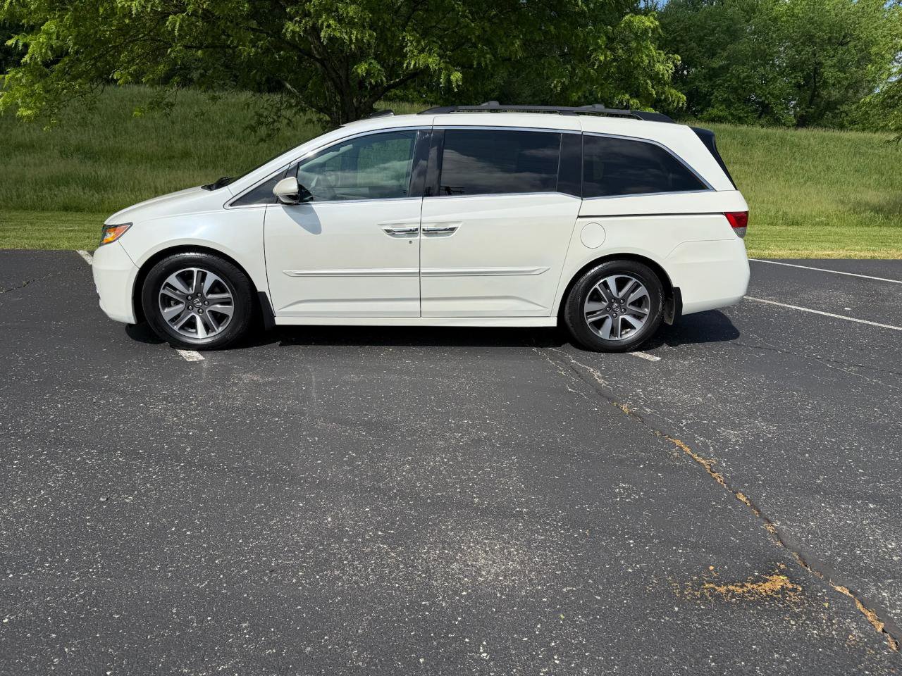Used 2014 Honda Odyssey Touring Elite image 18