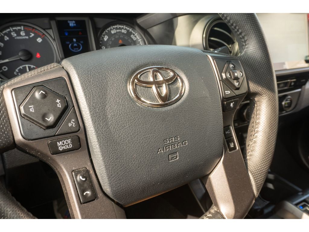 Used 2020 Toyota Tacoma TRD Sport w/ TRD Premium Sport Package AWD/4WD image 32