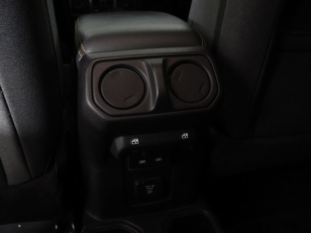 Used 2024 Jeep Wrangler Unlimited Sahara w/ Technology Group AWD/4WD image 33