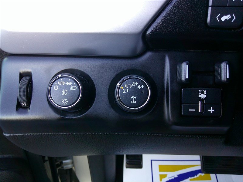 Used 2017 Chevrolet Suburban LT w/ Luxury Package image 13