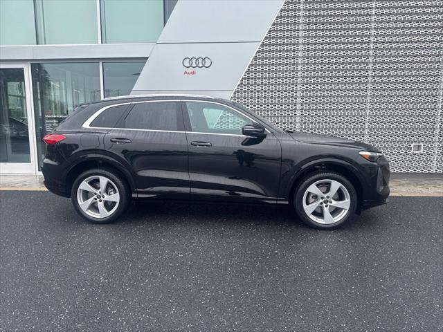 Used 2025 Audi Q5 Premium Plus w/ Premium Plus AWD/4WD image 2