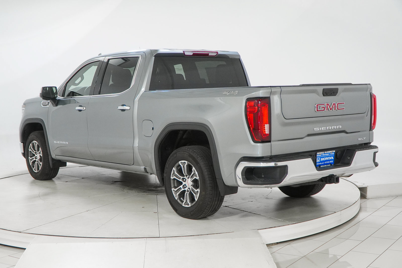 Used 2026 GMC Sierra 1500 SLT AWD/4WD image 6