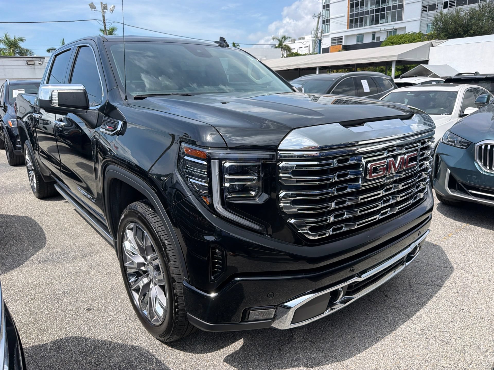 Used 2023 GMC Sierra 1500 Denali w/ Denali Reserve Package AWD/4WD image 6