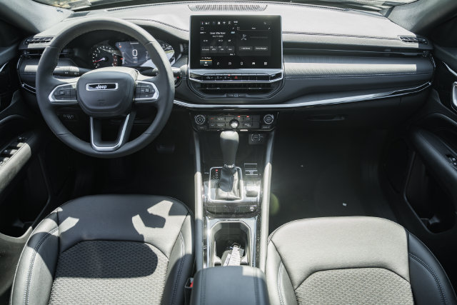 New 2026 Jeep Compass Latitude AWD/4WD image 24