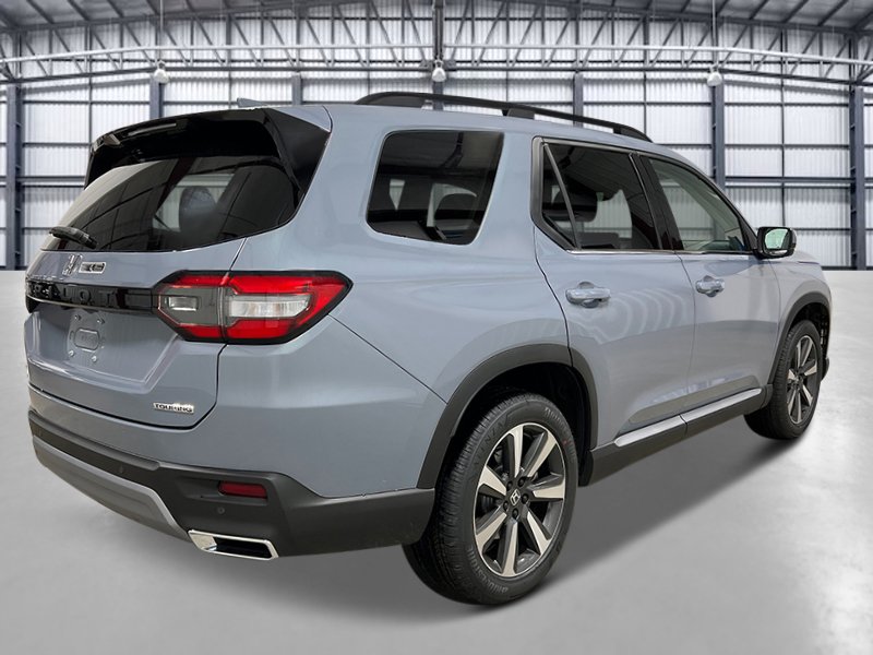 New 2025 Honda Pilot Touring image 8