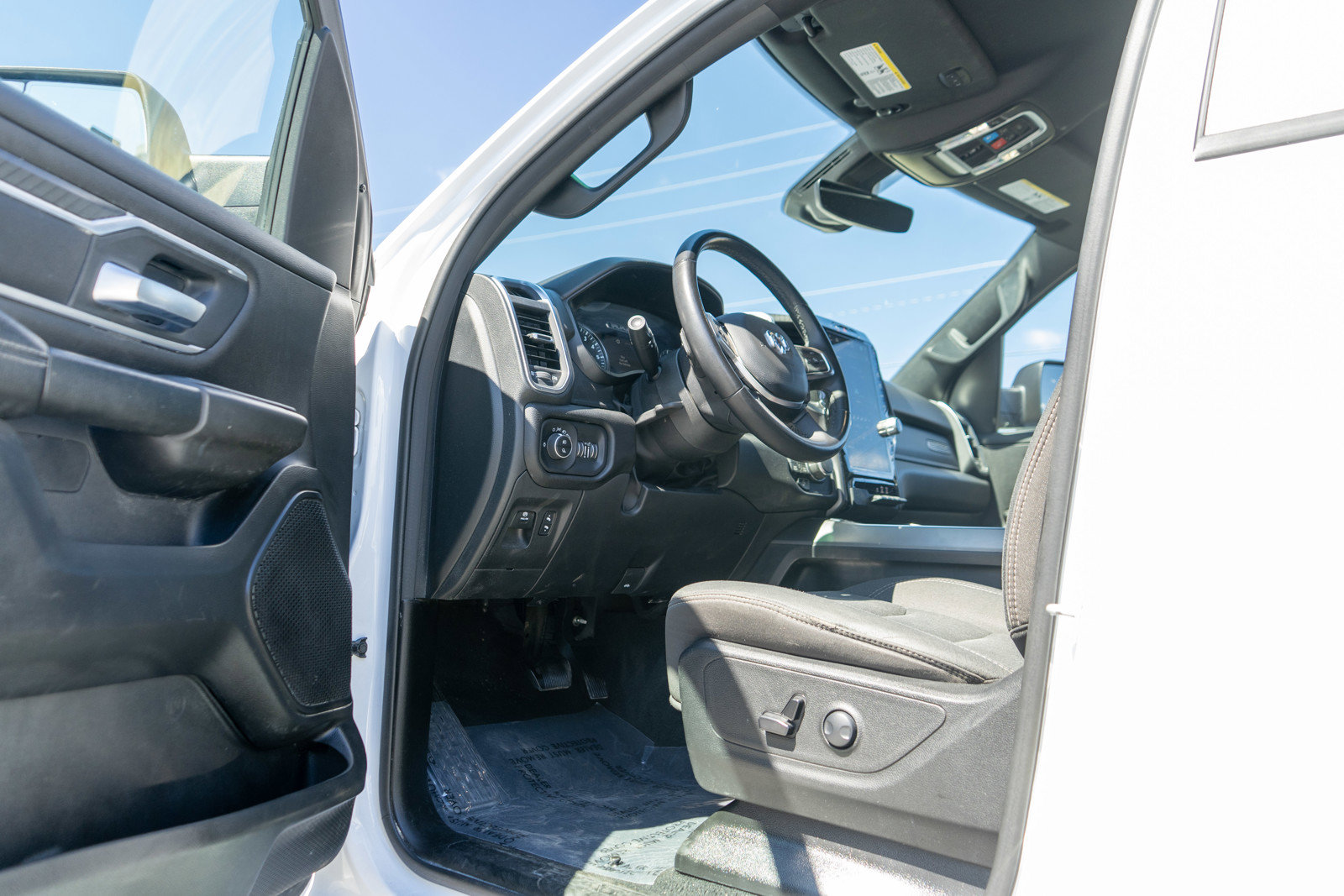 Used 2025 RAM 1500 Big Horn AWD/4WD image 13