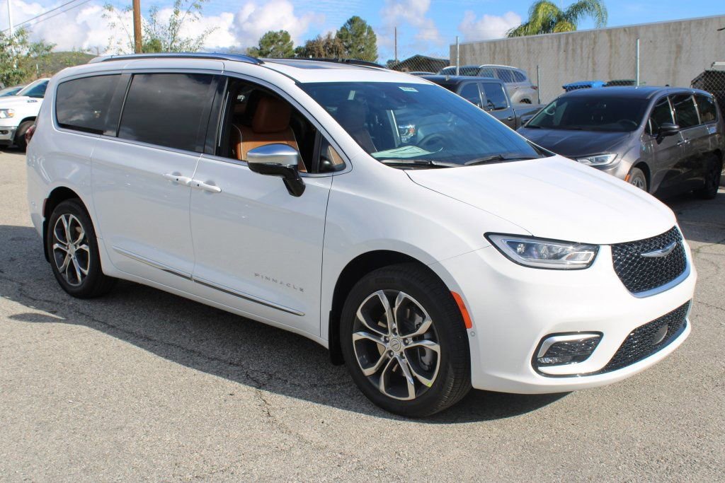New 2026 Chrysler Pacifica Pinnacle image 3