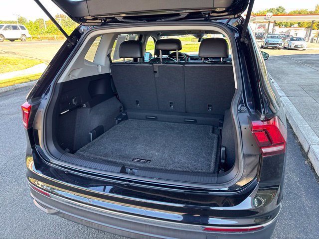 Certified 2022 Volkswagen Tiguan SE w/ Panoramic Sunroof Package AWD/4WD image 23