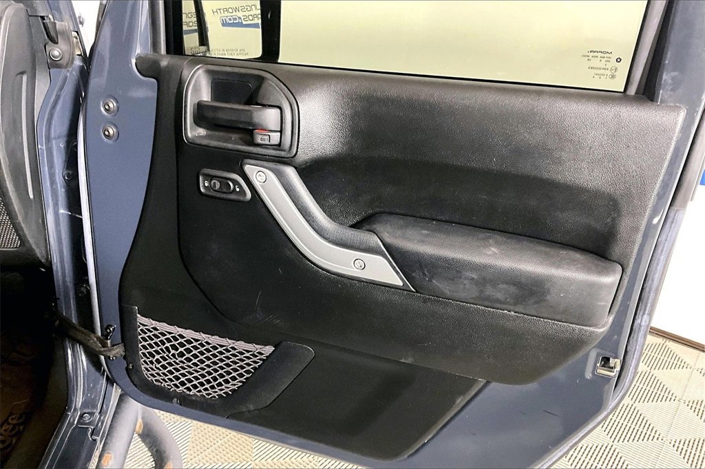 Used 2016 Jeep Wrangler Unlimited Rubicon w/ Dual Top Group image 19