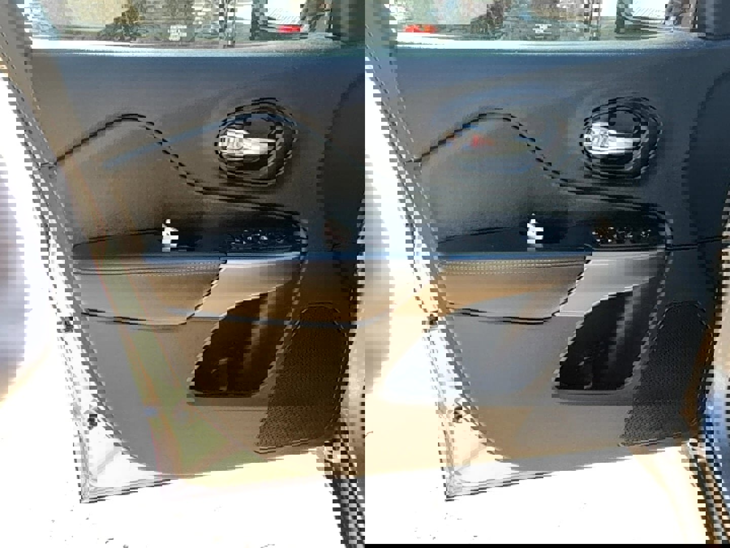 Used 2020 Jeep Cherokee Latitude Plus image 18