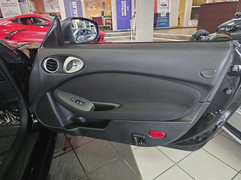 Used 2019 Nissan 370Z Roadster RWD image 10