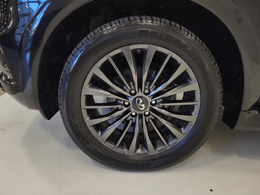 Used 2023 INFINITI QX80 Sensory w/ All-Season Package AWD/4WD image 9