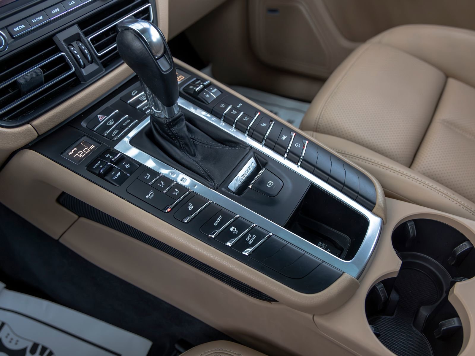 Certified 2020 Porsche Macan AWD/4WD image 39