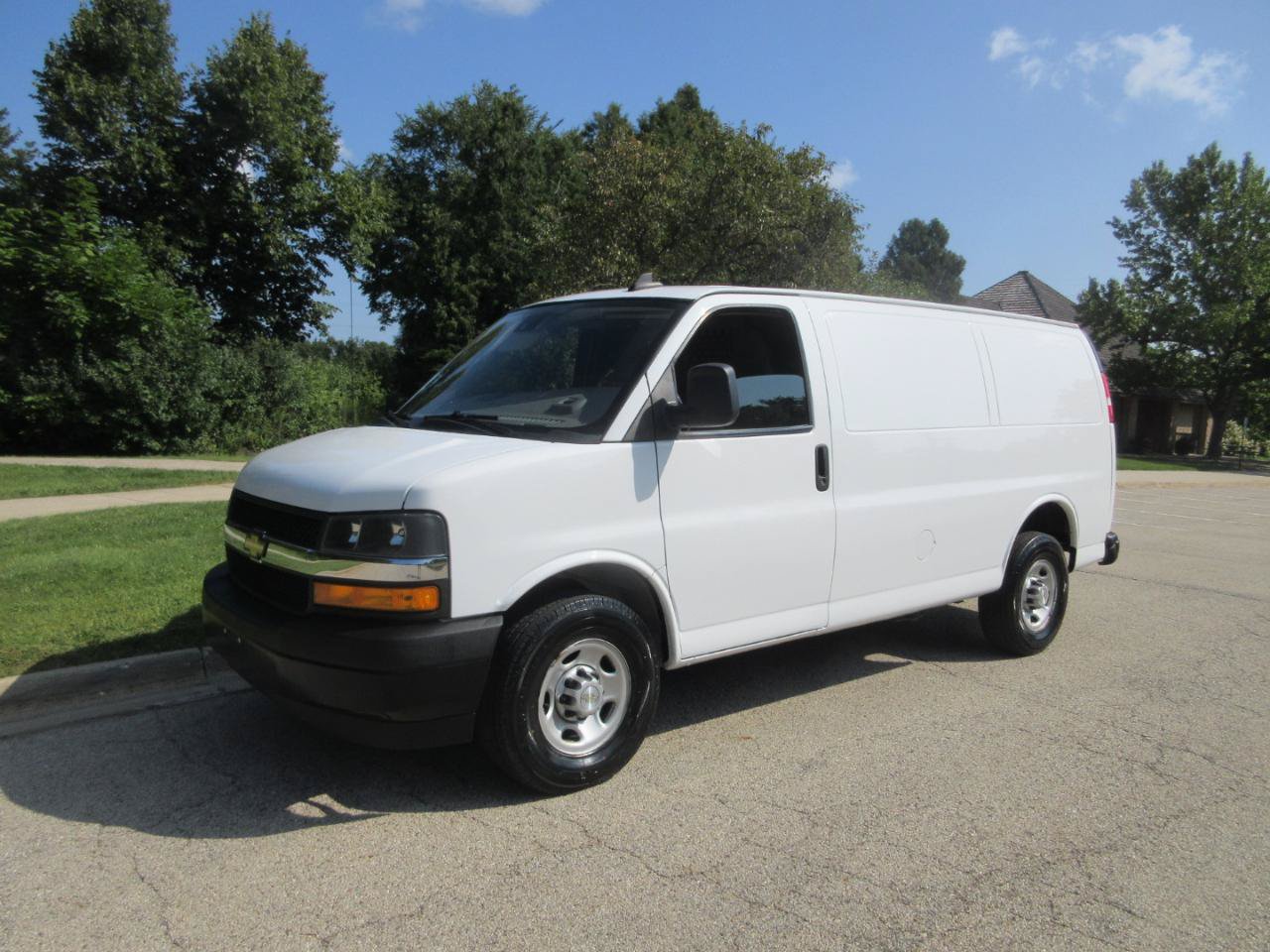 Used 2021 Chevrolet Express 2500 w/ Driver Convenience Package RWD image 3