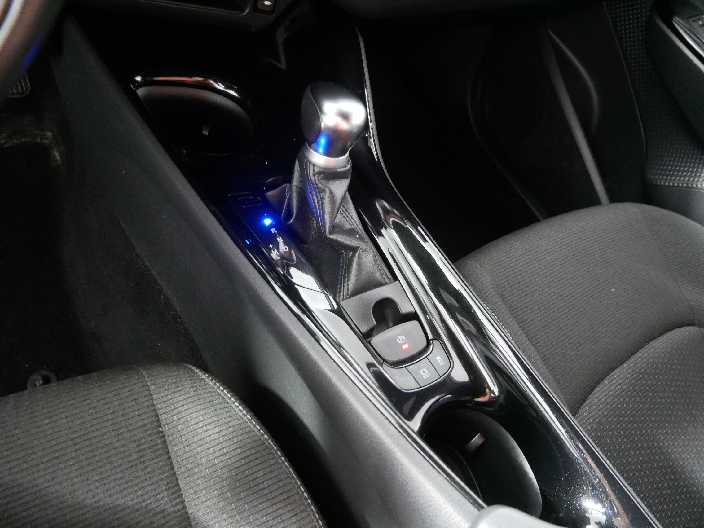 Used 2019 Toyota C-HR XLE FWD image 24